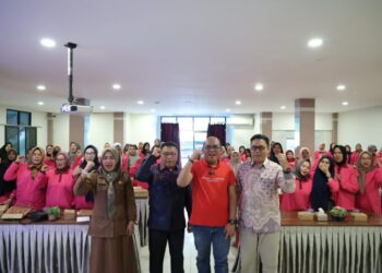 Buka Pelatihan Membuat Kue Bagi WRSE, Ketua DPRD Sumbar Dorong Perempuan untuk Mandiri