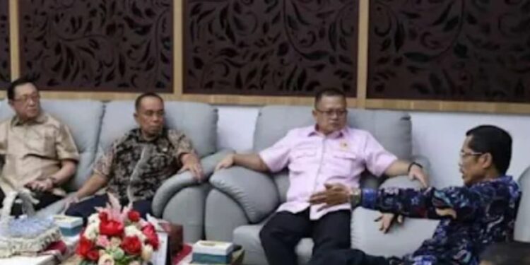 Sekretaris DPRD Sumbar, Raflis Terangkan Giat DPRD Sumbar pada Anggota DPRD Jambi