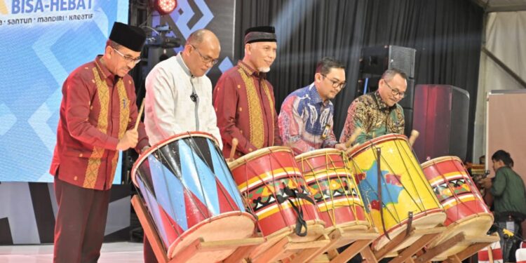 Ketua DPRD Sumbar Ingatkan, Lulusan SMK Agar Bisa Jadi Penyedia Lapangan Pekerjaan