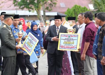 Hadiri Prosesi Penurunan Bendera HUT RI, Wakil Ketua DPRD Doakan Masyarakat Sumbar Semakin Sejahtera