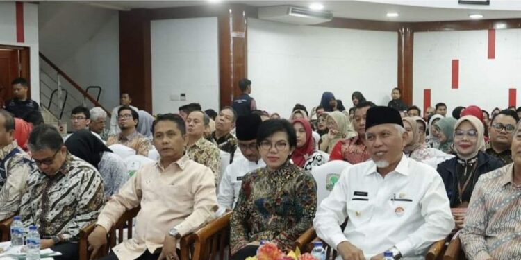 Wakil Ketua Sementara DPRD Sumbar Evi Yandri Hadiri Dies Natalis Unand