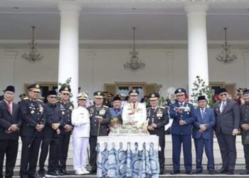 Wakil Ketua Sementara DPRD Sumbar Hadiri Parade dan Defile Peringatan HUT TNI ke-79