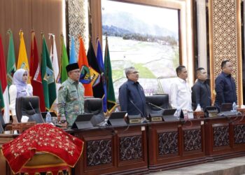 DPRD Sumbar Tetapkan Unsur Pimpinan dan AKD