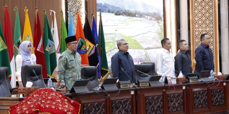 DPRD Sumbar Tetapkan Unsur Pimpinan dan AKD