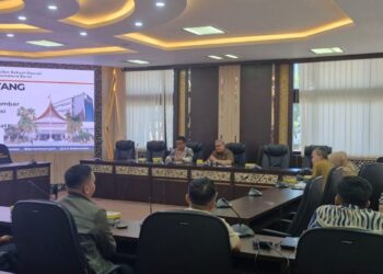 Ketua DPRD Sumbar Muhidi Terima Audiensi Asosiasi Tenaga Kependidikan