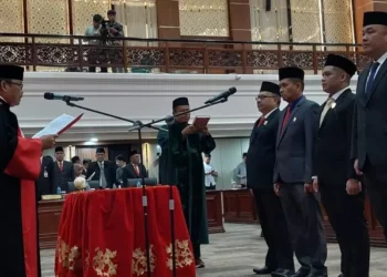 Pimpinan Definitif DPRD Sumbar Diresmikan