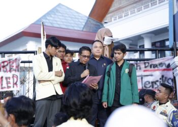 Wakil Ketua Temui Pengunjuk Rasa Hari Guru