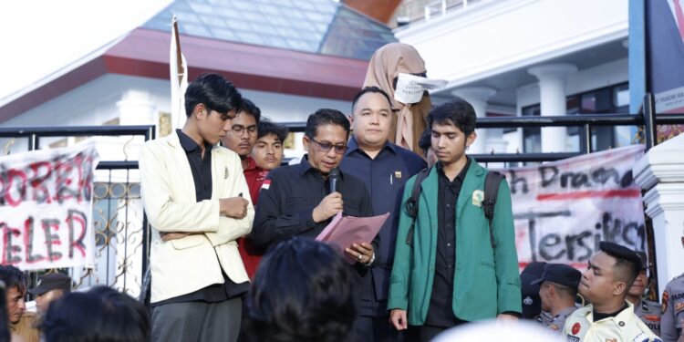 Wakil Ketua Temui Pengunjuk Rasa Hari Guru