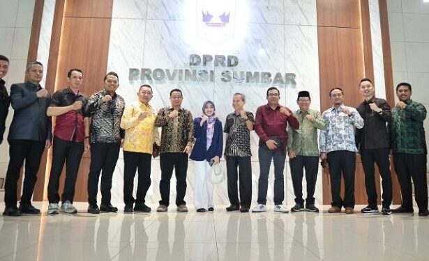 Komisi DPRD Muaro Jambi Konsultasi Soal Perizinan dan Investasi ke DPRD Sumbar