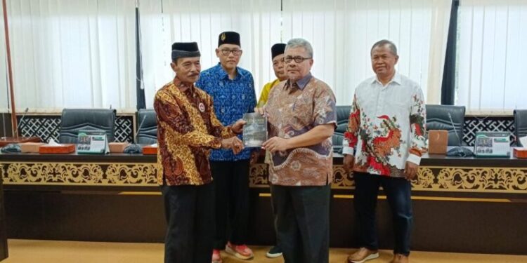 Ketua DPRD Sumbar Muhidi Terima Audinesi FPK
