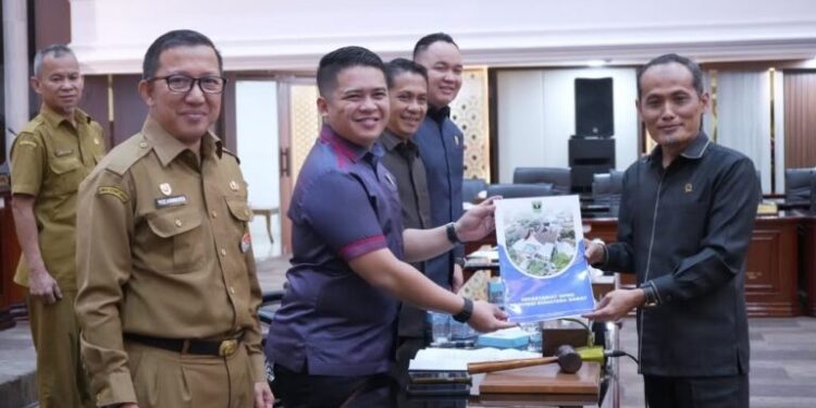 Fraksi di DPRD Sumbar Sampaikan Pandangan Akhir Ranperda Kemudahan Berusaha