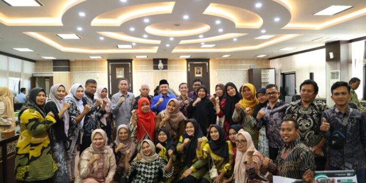 Honorer R2 dan R3 Pasbar Sampaikan Aspirasi ke DPRD Sumbar