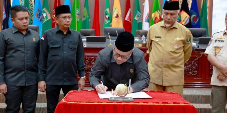 DPRD Sumbar Sahkan Perda Pengelolaan Sampah