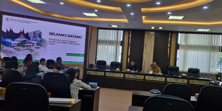 DPRD Sumbar Terima Kunjungan Komisi A DPRD Toba