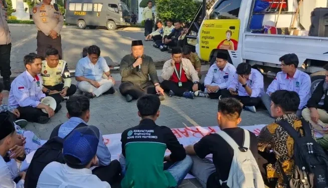 Soroti Kinerja Prabowo-Gibran, Kammi Unjuk Rasa ke DPRD Sumbar