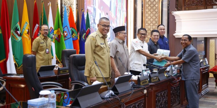 Fraksi-fraksi DPRD Sumbar Sampaikan Beragam Pandangan Terhadap Ranperda Pertanggungjawaban APBD 2024