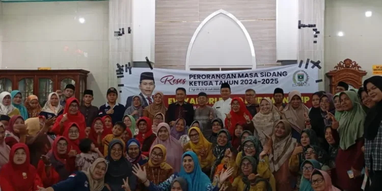 Reses Evi Yandri di Kalumbuk, Warga Keluhkan Soal PPDB