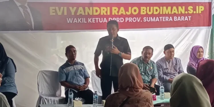 Wakil Ketua DPRD Sumbar Evi Yandri Reses di Padang Besi